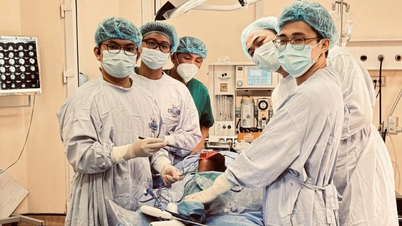 Lần đầu tiên triển khai phẫu thuật thay khớp gối bản lề tăng trưởng cho bệnh nhi ung thư xương