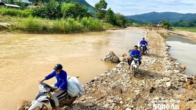 Mở đường vượt núi, hỗ trợ đưa nhu yếu phẩm lên bản người Mông xã Tri Lễ