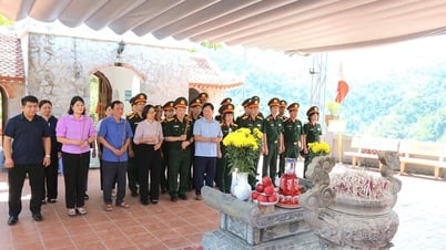Đoàn công tác Bệnh viện Trung ương Quân đội 108 dâng hương tại Nghĩa trang Liệt sĩ Quốc gia Vị Xuyên và Đền thờ các Anh hùng Liệt sĩ trên điểm cao 468, xã Thanh Thủy