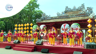 Huế thu hút du lịch trên nền Di sản