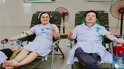 “Mùa hè nhân ái” - Nghĩa cử cao đẹp của những người khoác áo blouse trắng