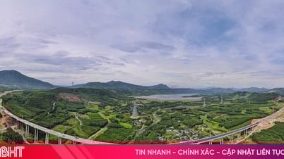 Thảm nhựa cầu vượt thung lũng trên cao tốc Vũng Áng - Bùng qua Hà Tĩnh