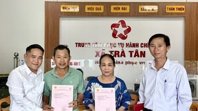 Xã Trà Tân cấp Giấy chứng nhận quyền sử dụng đất cho 2 hộ dân