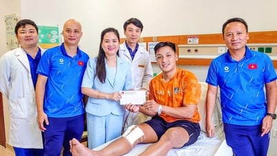 Thủ môn Hồ Văn Ý vừa phẫu thuật dây chằng chéo trước, VFF thăm hỏi động viên