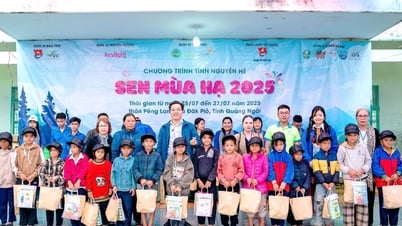 Mang yêu thương đến xã biên giới của Quảng Ngãi
