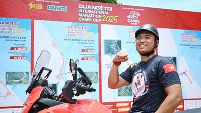 Chàng trai chạy xe máy 500km từ Hà Nội vào dự giải Aqua Warriors Quảng Trị