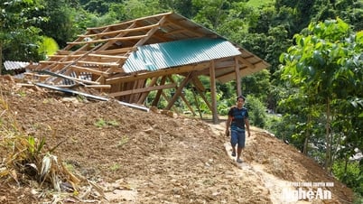 Sau lũ, ở Hữu Khuông nhiều hộ dân vẫn chưa thể về nhà