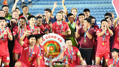 Al derrotar a Nam Dinh Green Steel, la Policía de Hanoi ganó la Supercopa Nacional de Fútbol por primera vez.