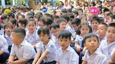 Toàn bộ học sinh ở Khánh Hòa mặc chung đồng phục áo trắng, quần xanh