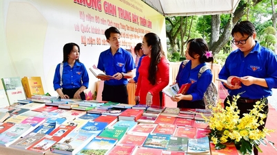 Trưng bày trên 700 bản sách nhân kỷ niệm 80 năm Cách mạng tháng Tám