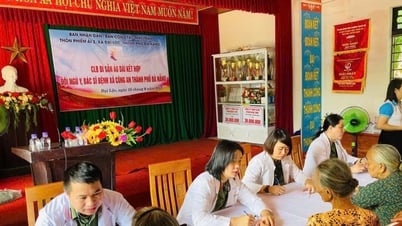 Công an thành phố Đà Nẵng khám bệnh, phát thuốc cho người dân xã Đại Lộc