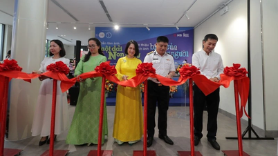 Triển lãm "Một dải non sông" và giới thiệu sách ảnh "Biển của lòng người”