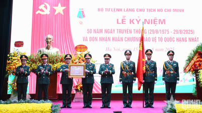 Bộ tư lệnh Lăng Chủ tịch Hồ Chí Minh nửa thế kỷ trung hiếu bên Người