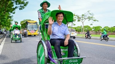 Độc đáo grab xích lô ở thành phố di sản