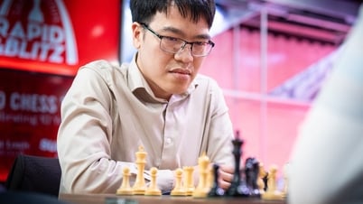 Lê Quang Liêm đánh bại Vua cờ Gukesh ở cờ chớp