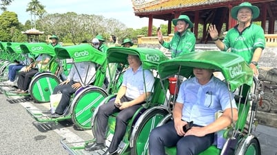 Khám phá Huế với Grab xích lô