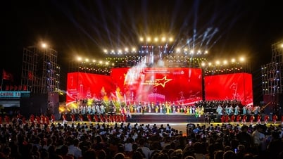 Đạo diễn Phạm Hoàng Giang: "Tự hào được góp phần nhỏ bé vào chương trình nghệ thuật đặc biệt Dưới cờ vinh quang"