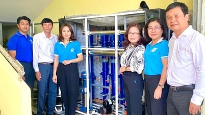 Lâm Đồng: Trao tặng hệ thống lọc nước và học bổng cho học sinh vùng sâu, vùng xa