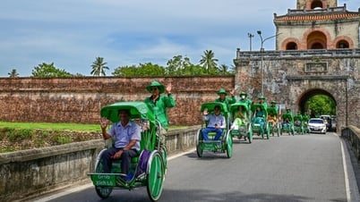 Đến Huế trải nghiệm dịch vụ Grab xích lô