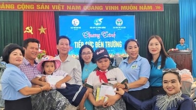 Trao tặng 60 suất quà cho học sinh khó khăn xã Đồng Dương