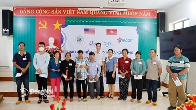 Trao 540 triệu đồng hỗ trợ sinh kế cho người khuyết tật, nạn nhân da cam/dioxin
