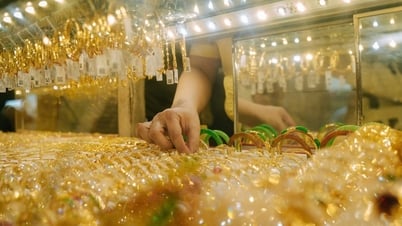 Giá vàng trong nước chỉ 'nhúc nhích' so với mức giảm của giá vàng thế giới
