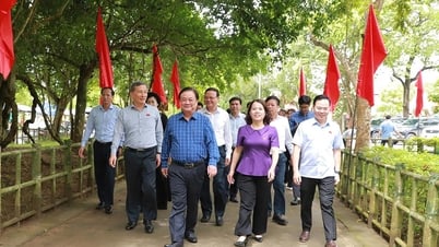 Phó Chủ tịch Quốc hội Lê Minh Hoan dâng hương tại Khu di tích Quốc gia đặc biệt Tân Trào