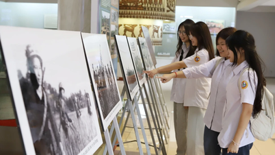 Trưng bày chuyên đề “Cách mạng Tháng Tám năm 1945 – Mốc son lịch sử”