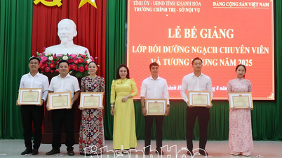 Bế giảng lớp bồi dưỡng ngạch chuyên viên và tương đương năm 2025