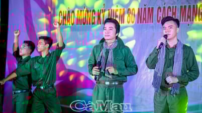 Oai hùng mùa Thu lịch sử