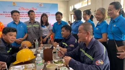 Tổ chức “Bữa cơm công đoàn”