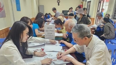 Hà Nội thí điểm chi trả an sinh xã hội không dùng tiền mặt