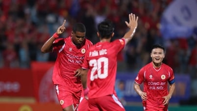 'Trò cưng' ông Kim kiến tạo như đặt, HLV Polking và Popov bất phân thắng bại