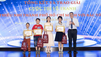 Trao giải cuộc thi vẽ tranh thiếu nhi TPHCM với Bác Tôn
