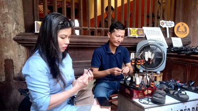 Triển lãm “Huyền thoại bước chân”: Tôn vinh “đôi dép Bác Hồ”