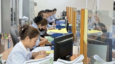 公務員採用の追加方法