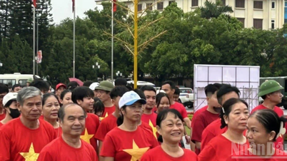 Hưng Yên: Hàng chục nghìn người tham gia đi bộ toàn quốc “Cùng Việt Nam tiến bước”
