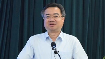 호치민시 예술가들이 당대회 정치 보고서에 아이디어를 제공했습니다.