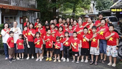 Câu lạc bộ Đọc sách cùng con hưởng ứng "Cùng Việt Nam tiến bước"