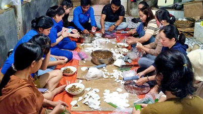การทำบั๋นลอคเพื่อหาเงินช่วยเหลือคนยากจน