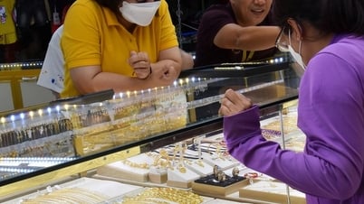 Giá vàng hôm nay 16-8: Tiếp tục lao dốc