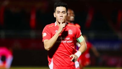Công An TP.HCM - Hà Nội (hiệp 1) 2-0: Huy Toàn nâng tỉ số