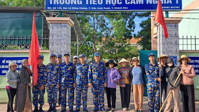 Trung đoàn 451 hỗ trợ Trường Tiểu học Cam Nghĩa 1 chuẩn bị năm học mới