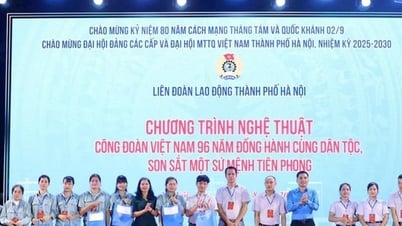 Công đoàn hỗ trợ 80 trường hợp khó khăn tại chương trình nghệ thuật phục vụ công nhân lao động