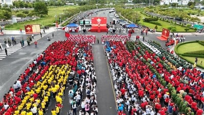 Hơn 5.000 người tham gia chương trình “Cùng Việt Nam tiến bước” tại Vĩnh Long