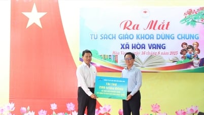 Hơn 550 triệu đồng ủng hộ tủ sách dùng chung xã Hòa Vang