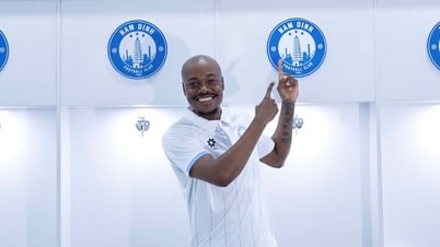 Nam Định chiêu mộ cầu thủ từng đấu với Man City, Real Madrid