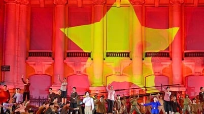 Thủ tướng Chính phủ Phạm Minh Chính dự Chương trình nghệ thuật đặc biệt “Hà Nội - Từ mùa thu lịch sử năm 1945”
