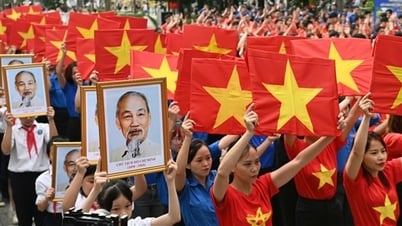 Lễ chào cờ "Tôi yêu Tổ quốc tôi" diễn ra trên khắp cả nước