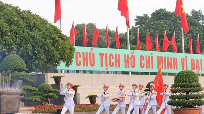 Hàng vạn thanh niên tham gia lễ chào cờ "Tôi yêu tổ quốc tôi"